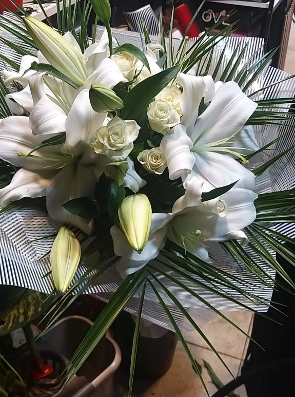 Lilyum Ve Gül Buketi
